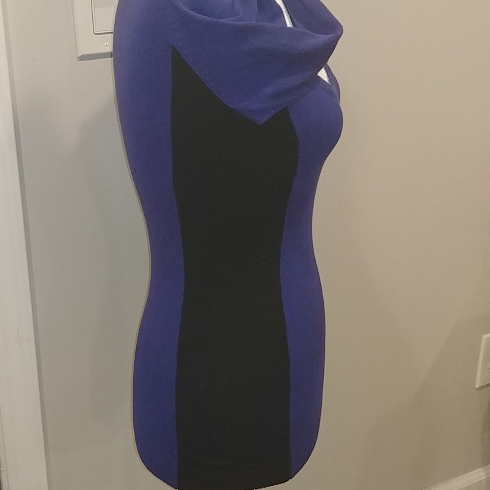 💗CLOSET CLOSE OUT💗
Guess Ladies Scoop Neck Sweater
SIZE S/P - Picture 3 of 7